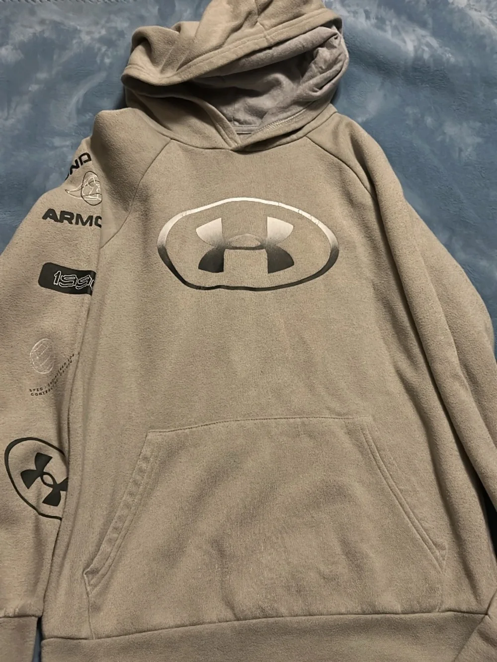 Under armour sweatshirt